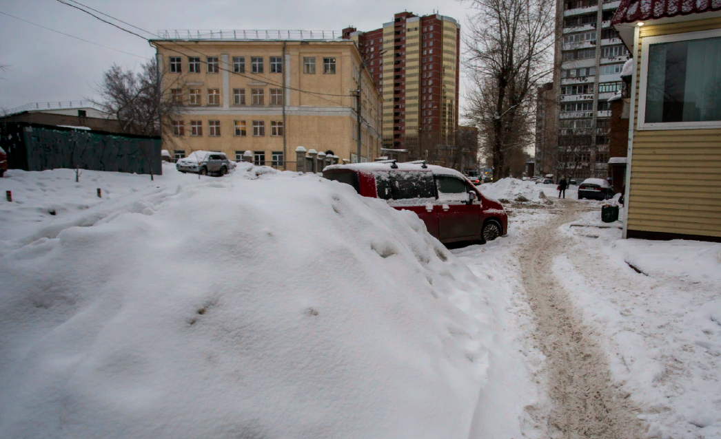 Фото Мерзко и пакостно: фото с улиц Новосибирска, где гололёд и снежное болото оказались сильнее коммунальщиков 8